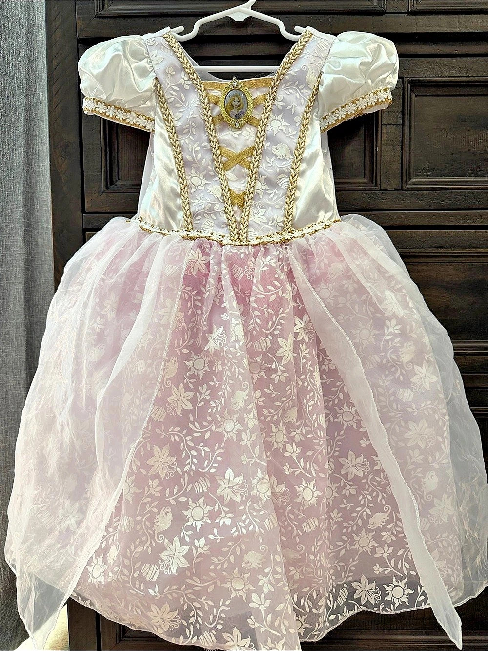 Disney Rapunzel Deluxe Costume! Halloween glamor! Plus headband vail